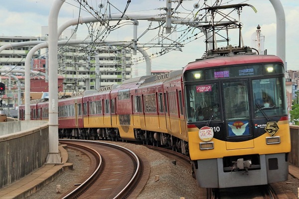 京阪電車8000系プレミアムカー