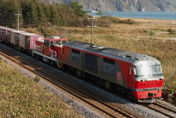 HD300-29、DF200-103に牽かれて本州への返却回送へ | 鉄道ホビダス