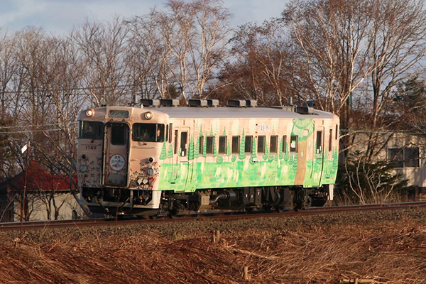 道央花の恵み」のキハ40 室蘭本線の普通列車に充当される | 鉄道ホビダス