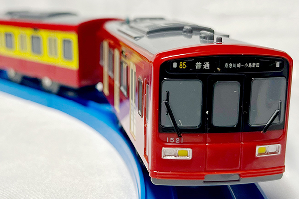 1両ごとに色が違う「京急120年の歩み号」 実はここから始まった