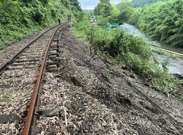 【復旧に翳り…】JR九州 肥薩線(吉松~隼人間)が大雨の影響で運行再開延期へ