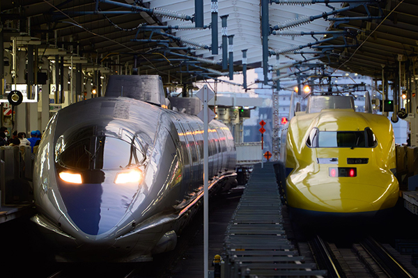 500系とドクターイエローが2027年1月に定期運行終了! 装飾や500系で一夜を過ごす運行プランも
